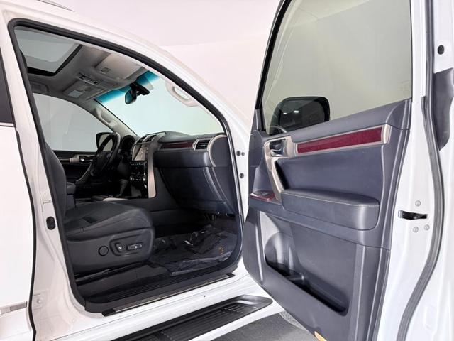 Photo of 2019 White Lexus GX 460