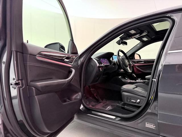 Photo of 2019 Gray BMW X4