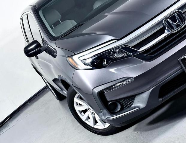 Photo of 2019 Gray Honda Pilot