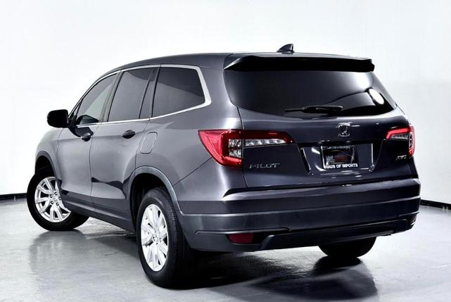 Photo of 2019 Gray Honda Pilot