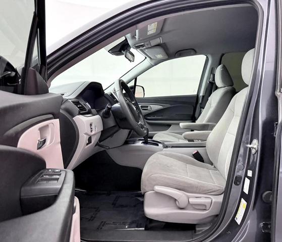 Photo of 2019 Gray Honda Pilot
