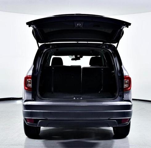 Photo of 2019 Gray Honda Pilot