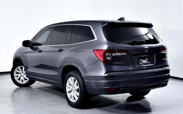 Photo of 2019 Gray Honda Pilot