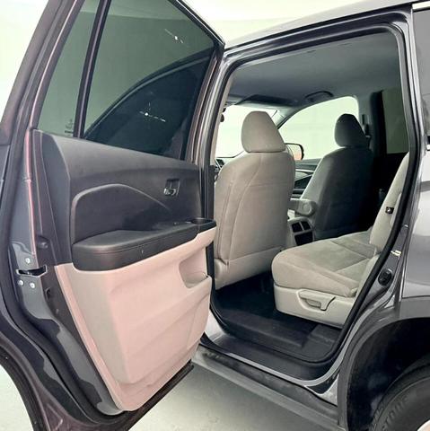Photo of 2019 Gray Honda Pilot