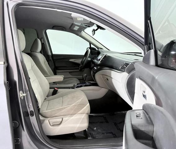 Photo of 2019 Gray Honda Pilot