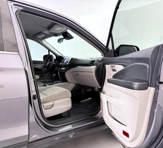 Photo of 2019 Gray Honda Pilot