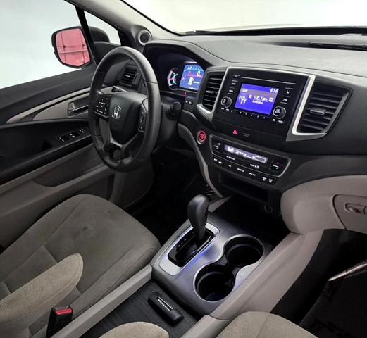 Photo of 2019 Gray Honda Pilot