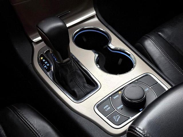 Photo of 2016 Black Jeep Grand Cherokee