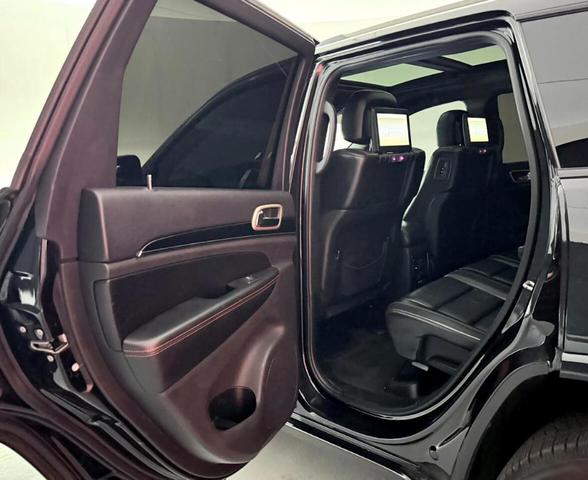 Photo of 2016 Black Jeep Grand Cherokee