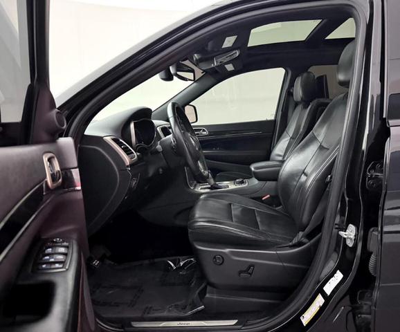 Photo of 2016 Black Jeep Grand Cherokee