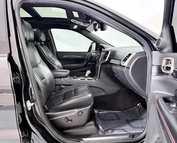 Photo of 2016 Black Jeep Grand Cherokee