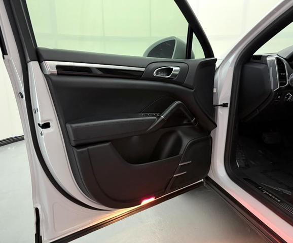 Photo of 2018 White Porsche Cayenne