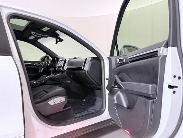 Photo of 2018 White Porsche Cayenne