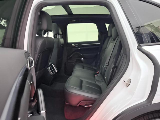 Photo of 2018 White Porsche Cayenne