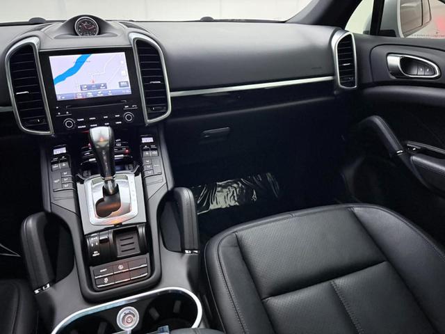 Photo of 2018 White Porsche Cayenne