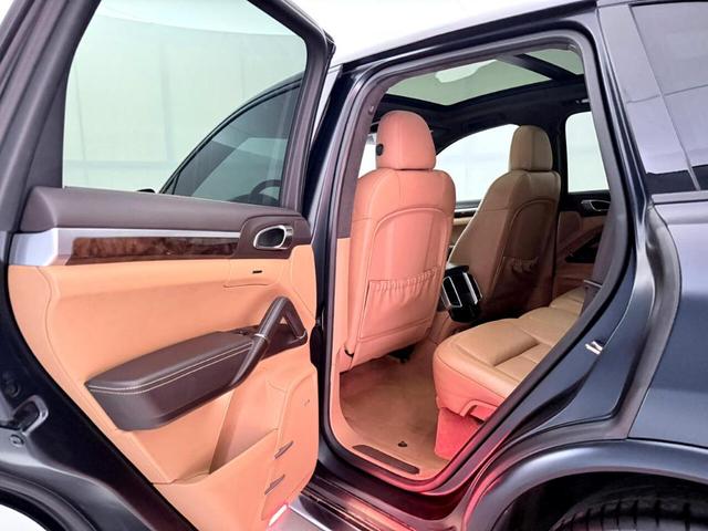 Photo of 2016 Blue Porsche Cayenne