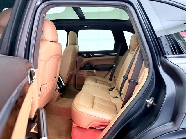 Photo of 2016 Blue Porsche Cayenne