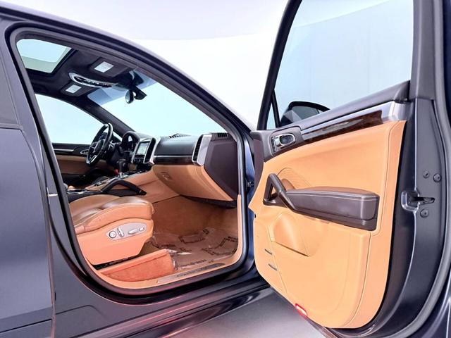 Photo of 2016 Blue Porsche Cayenne