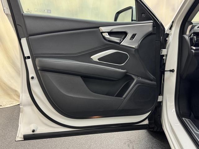 Photo of 2023 Platinum White Pearl Acura RDX