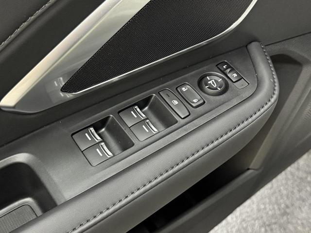 Photo of 2023 Platinum White Pearl Acura RDX