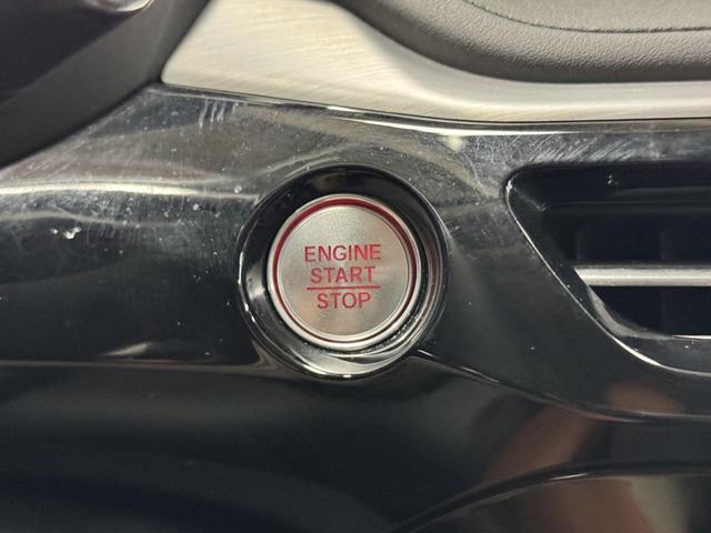 Photo of 2023 Platinum White Pearl Acura MDX