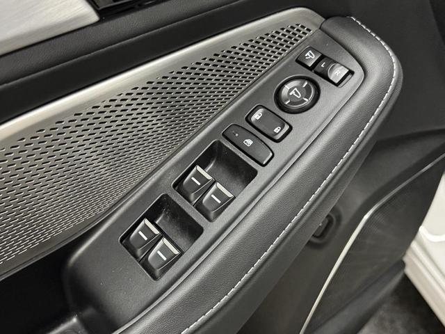 Photo of 2023 Platinum White Pearl Acura MDX