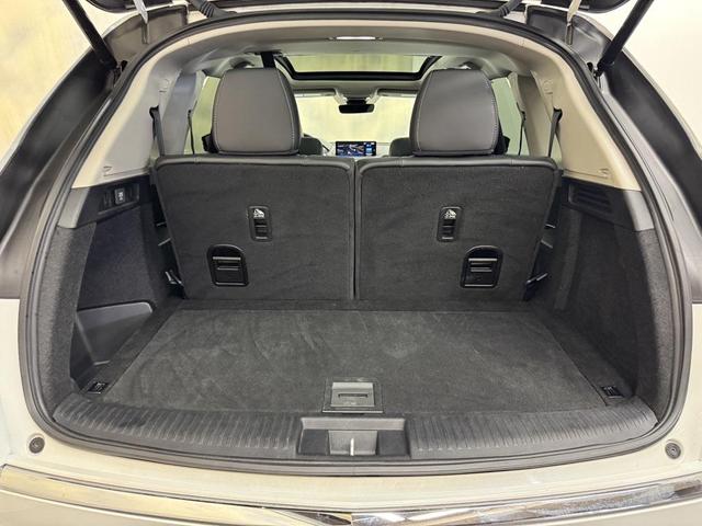 Photo of 2023 Platinum White Pearl Acura MDX