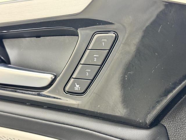 Photo of 2023 Platinum White Pearl Acura MDX