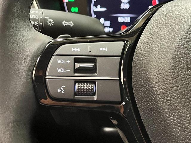 Photo of 2025 Platinum White Pearl Acura Integra