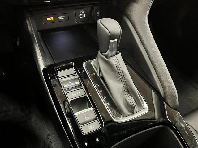 Photo of 2025 Platinum White Pearl Acura Integra