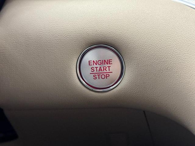 Photo of 2025 Platinum White Pearl Acura TLX