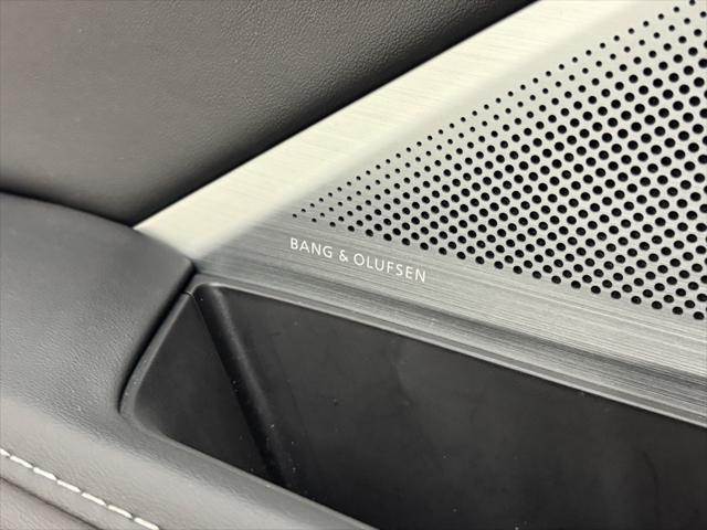 Photo of 2025 Platinum White Pearl Acura MDX