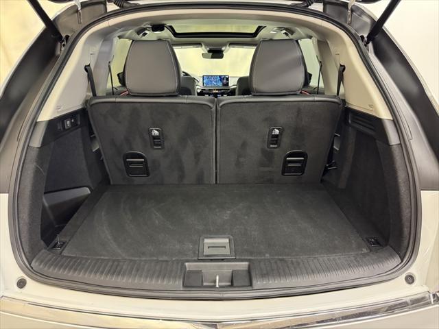 Photo of 2025 Platinum White Pearl Acura MDX