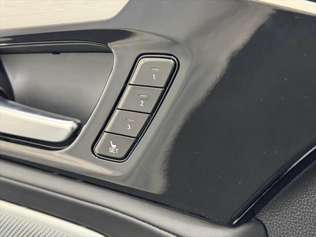 Photo of 2025 Platinum White Pearl Acura MDX