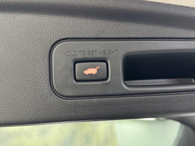 Photo of 2025 Platinum White Pearl Acura MDX