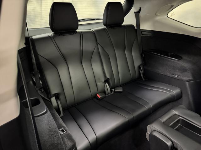 Photo of 2025 Platinum White Pearl Acura MDX