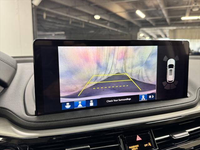 Photo of 2025 Platinum White Pearl Acura MDX