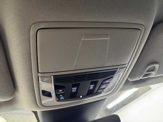 Photo of 2023 Lunar Silver Metallic Acura MDX