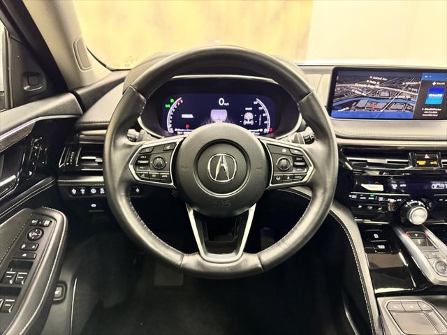 Photo of 2023 Lunar Silver Metallic Acura MDX
