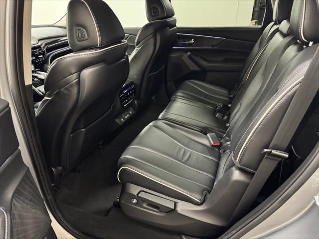 Photo of 2023 Lunar Silver Metallic Acura MDX