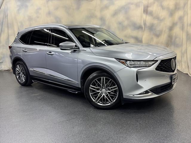 Photo of 2023 Lunar Silver Metallic Acura MDX