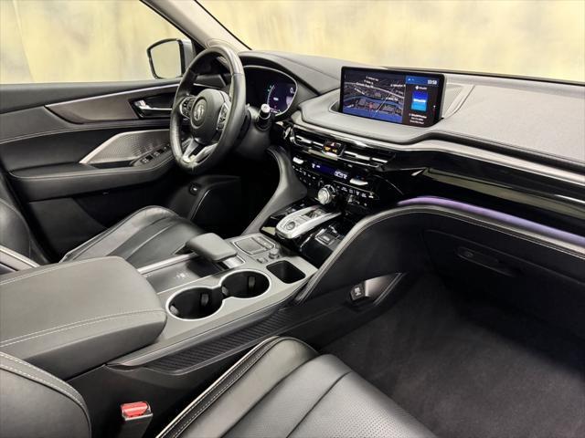 Photo of 2023 Lunar Silver Metallic Acura MDX