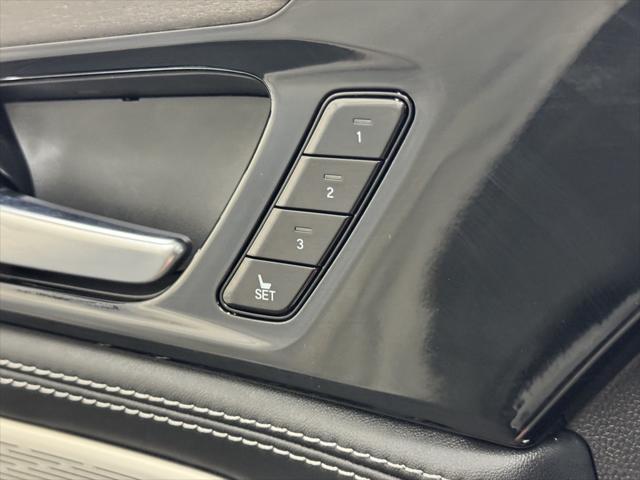 Photo of 2023 Lunar Silver Metallic Acura MDX