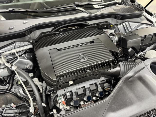 Photo of 2023 Lunar Silver Metallic Acura MDX