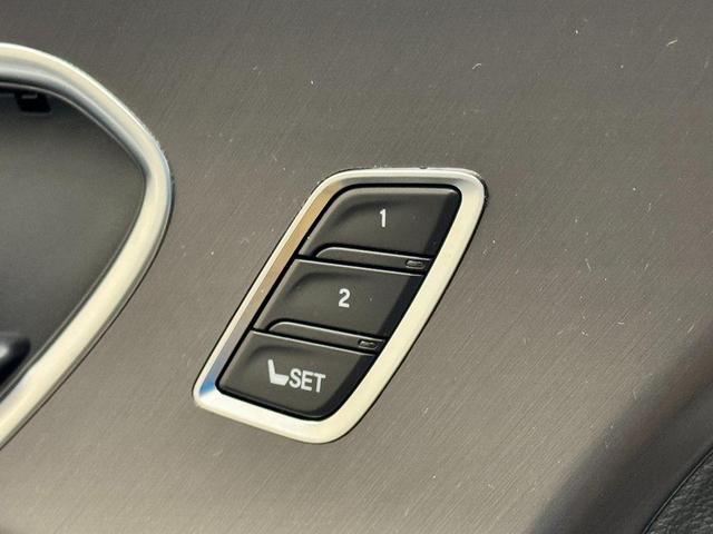 Photo of 2025 Liquid Carbon Metallic Acura RDX
