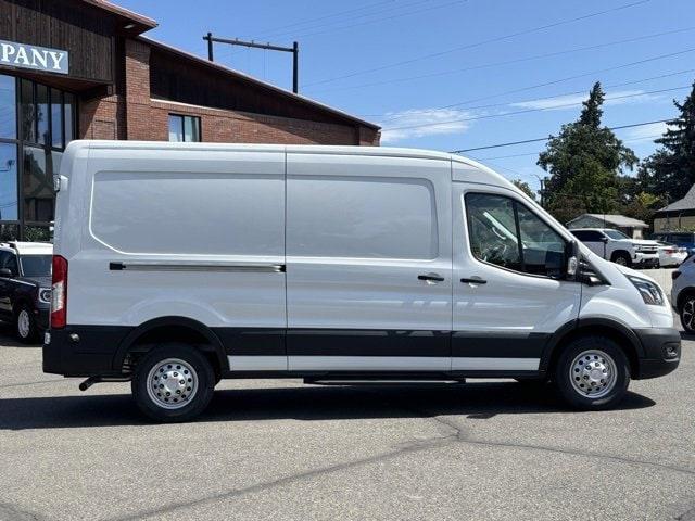 Photo of 2025 Oxford White Ford Transit-250