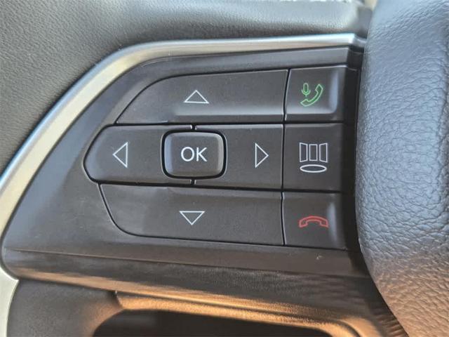 Photo of 2025 Metallic Jeep Grand Cherokee