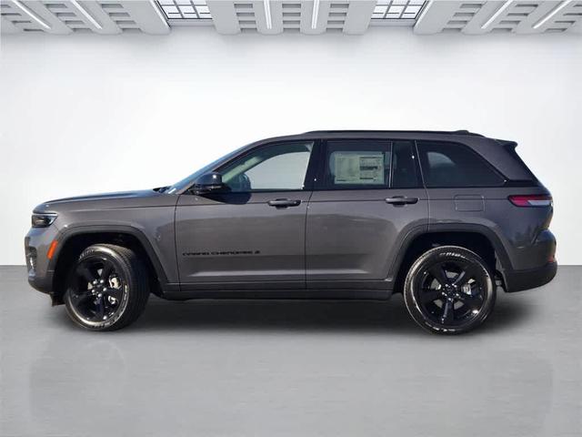 Photo of 2025 Metallic Jeep Grand Cherokee