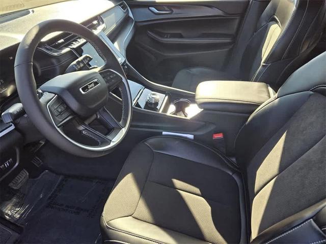 Photo of 2025 Metallic Jeep Grand Cherokee