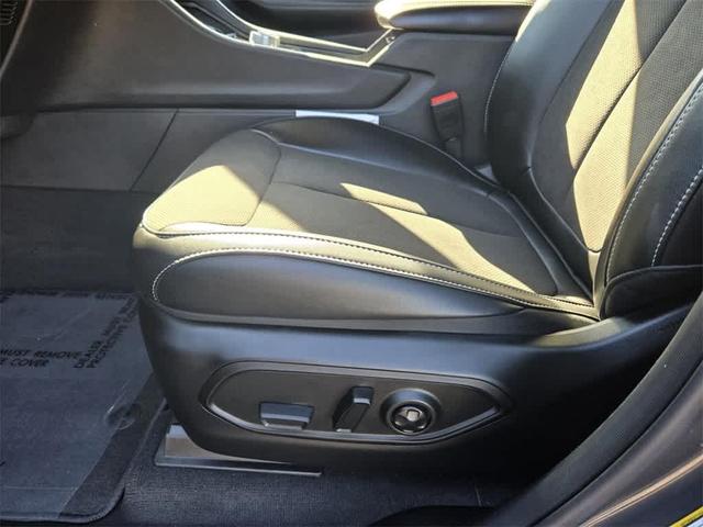 Photo of 2025 Metallic Jeep Grand Cherokee